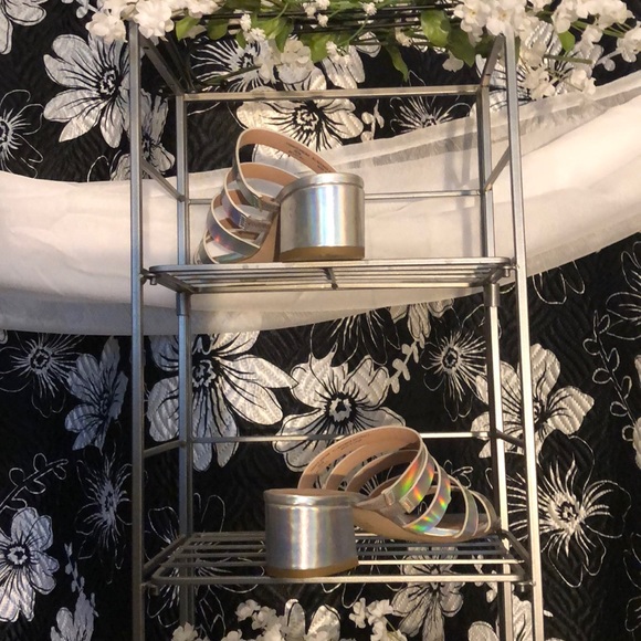 Low Sandals - Picture 2 of 3